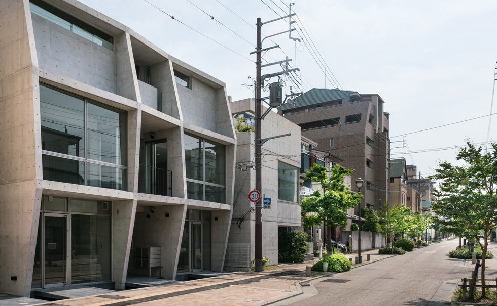 TOP_02_renewal%201606